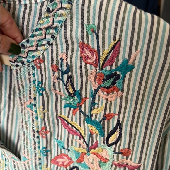 Johnny Was White and Blue Floral Embroidered Mandarin Collar Blouse - Picture 7 of 9